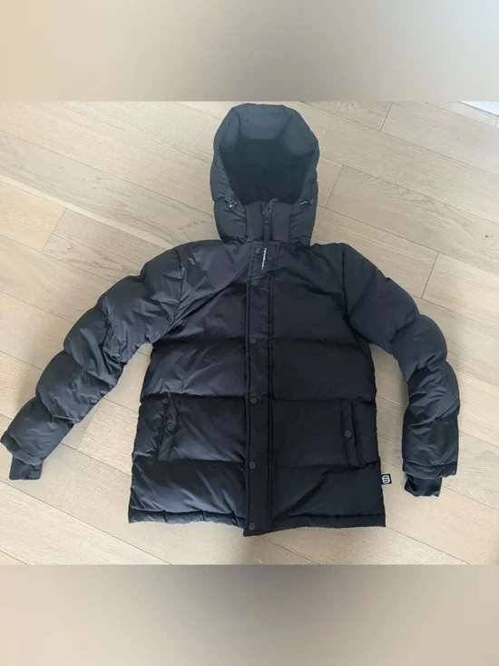 Aritzia TNA original super puff Jacket - Picture 2 of 3